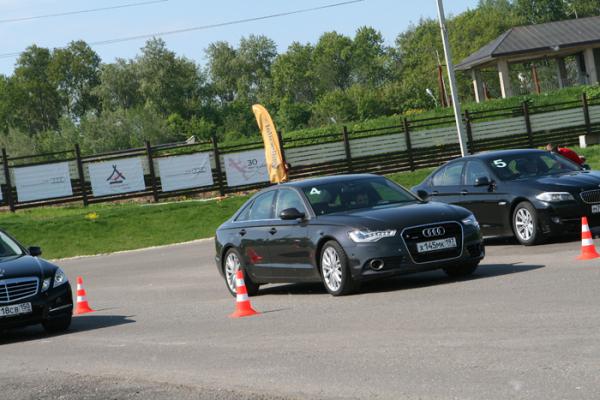 Audi A6 7 серии: плечом к плечу с «одноклассниками»